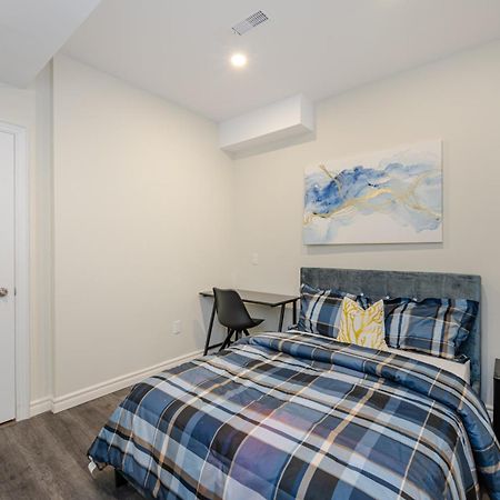 Private Basement Bedrooms In 오크빌 외부 사진