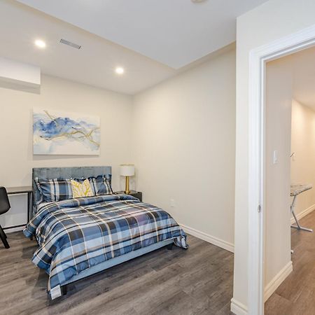 Private Basement Bedrooms In 오크빌 외부 사진