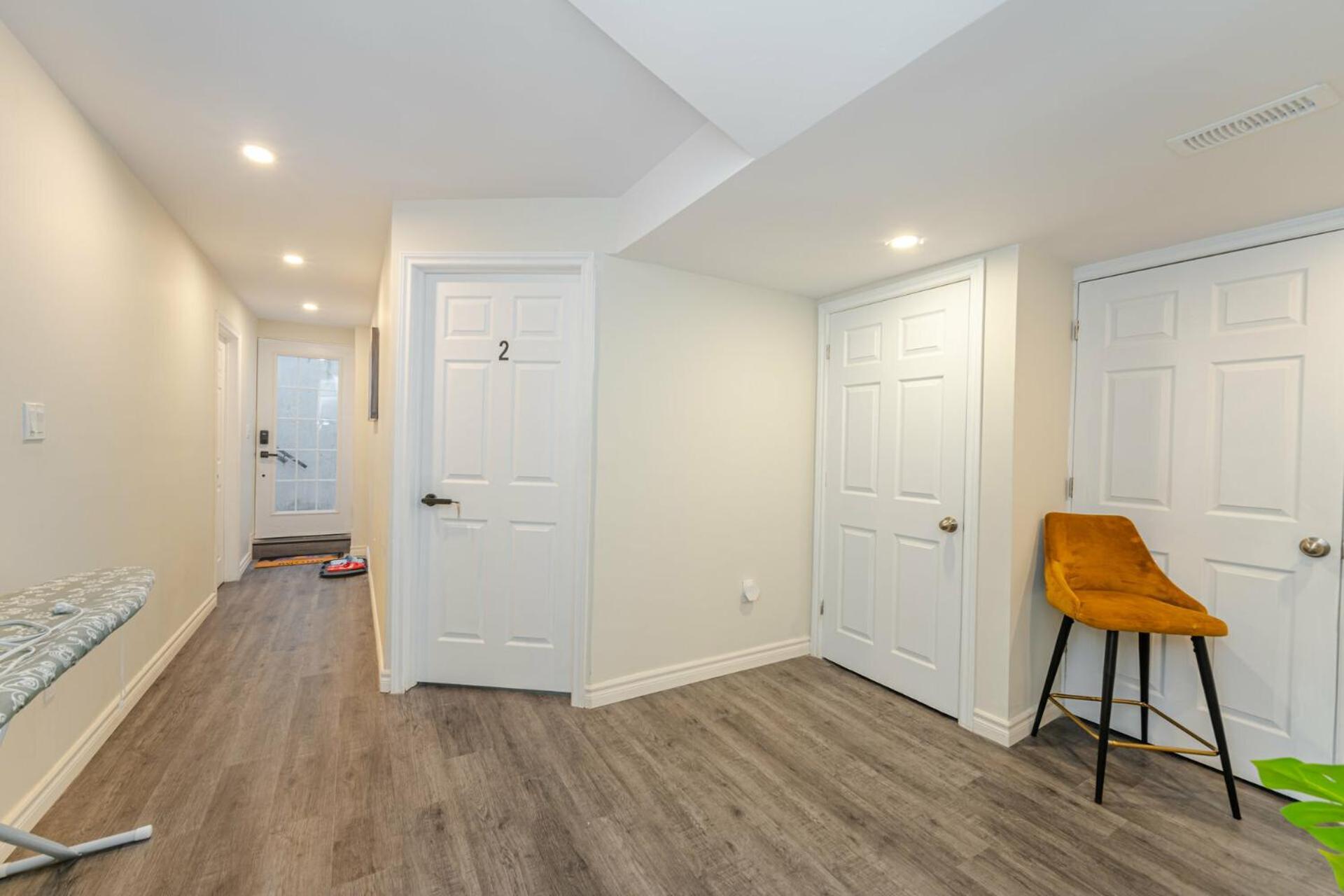 Private Basement Bedrooms In 오크빌 외부 사진