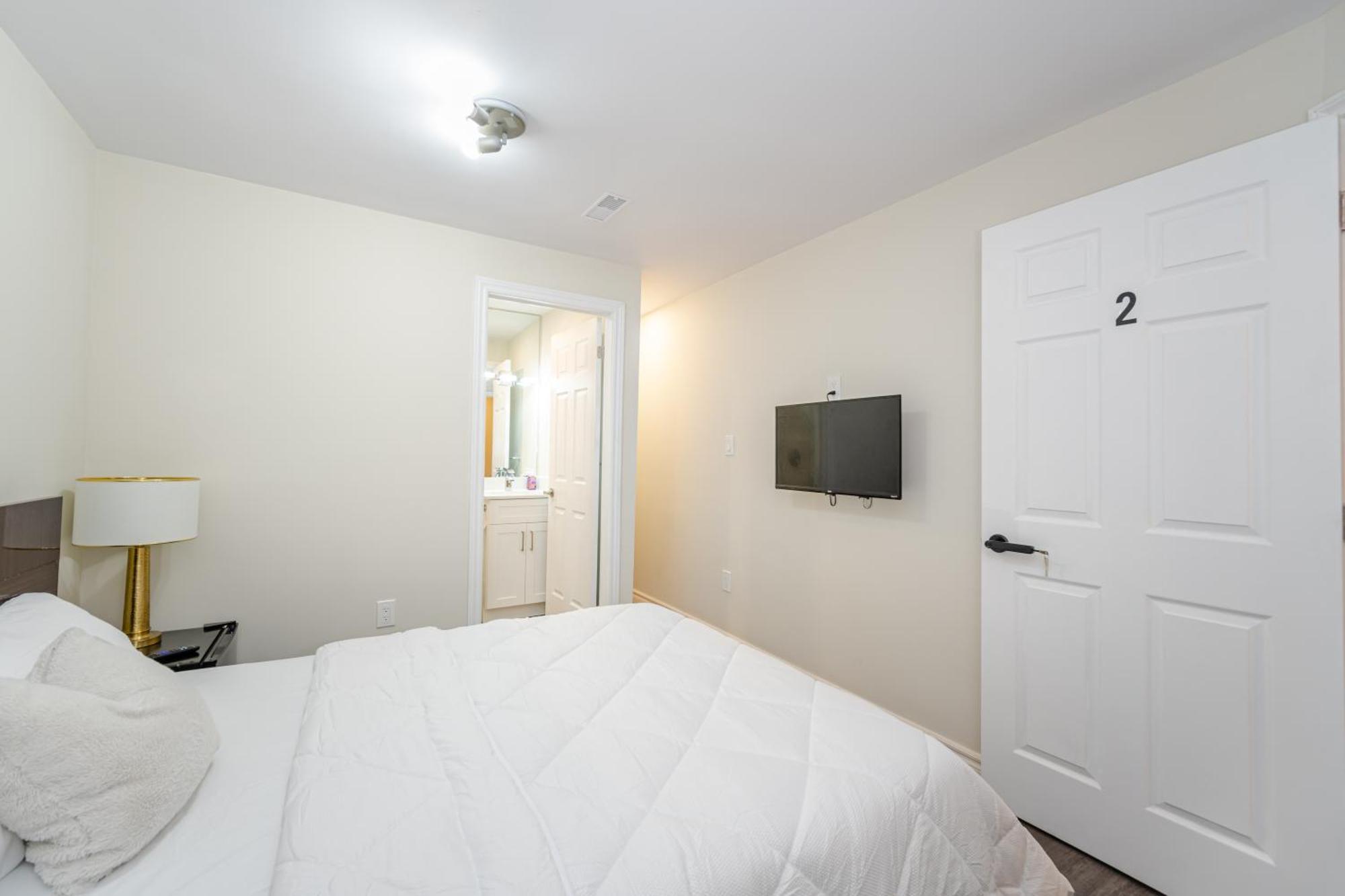 Private Basement Bedrooms In 오크빌 외부 사진
