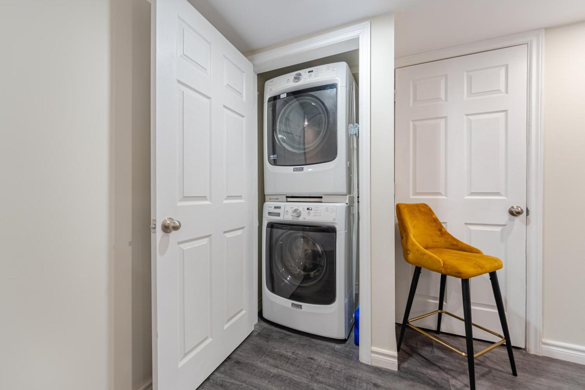 Private Basement Bedrooms In 오크빌 외부 사진