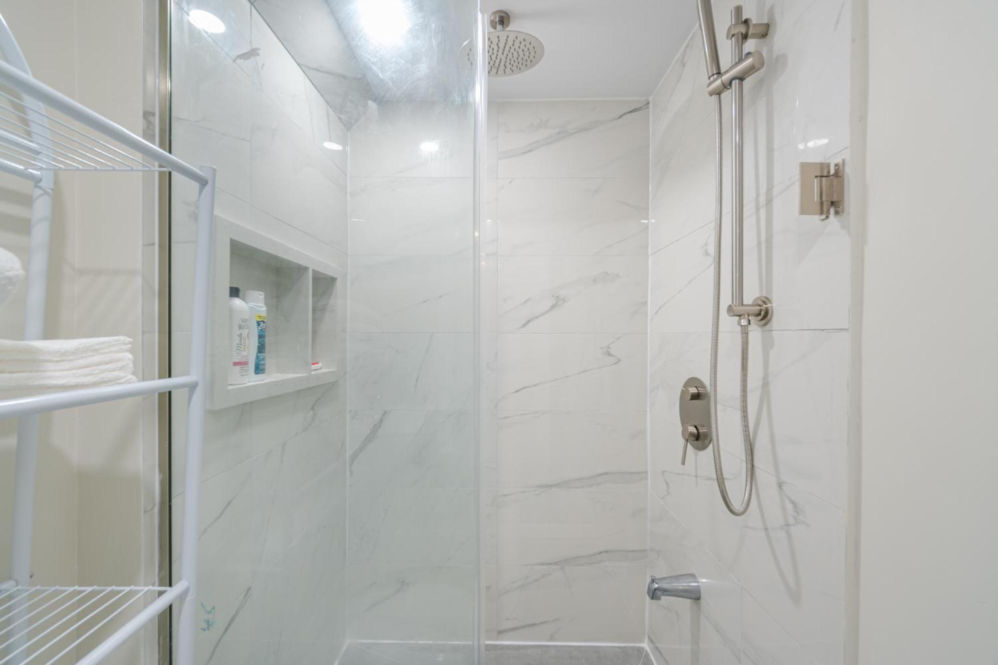 Private Basement Bedrooms In 오크빌 외부 사진