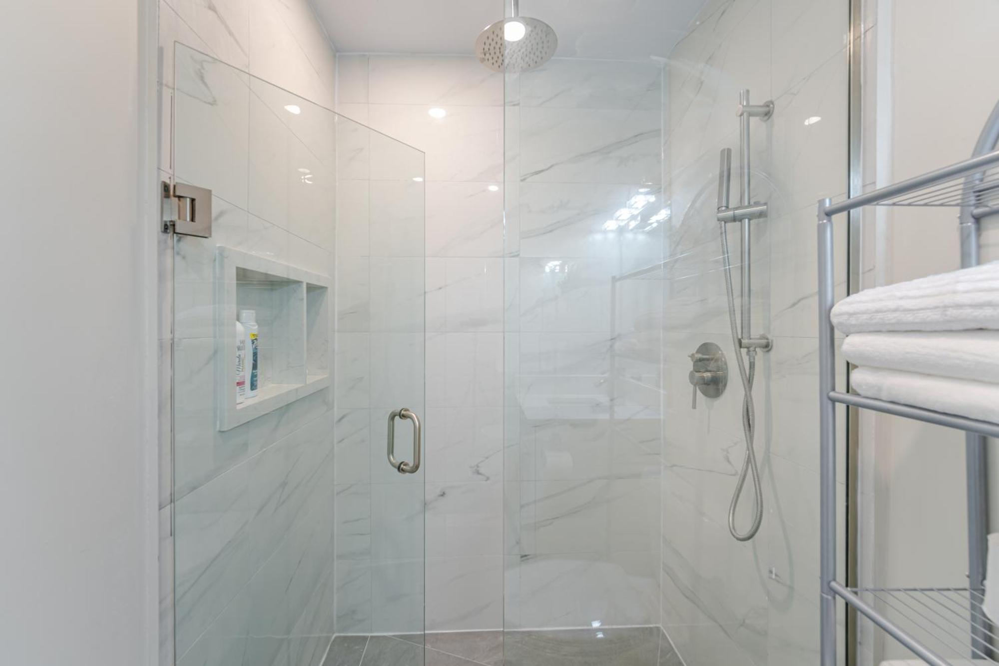 Private Basement Bedrooms In 오크빌 외부 사진