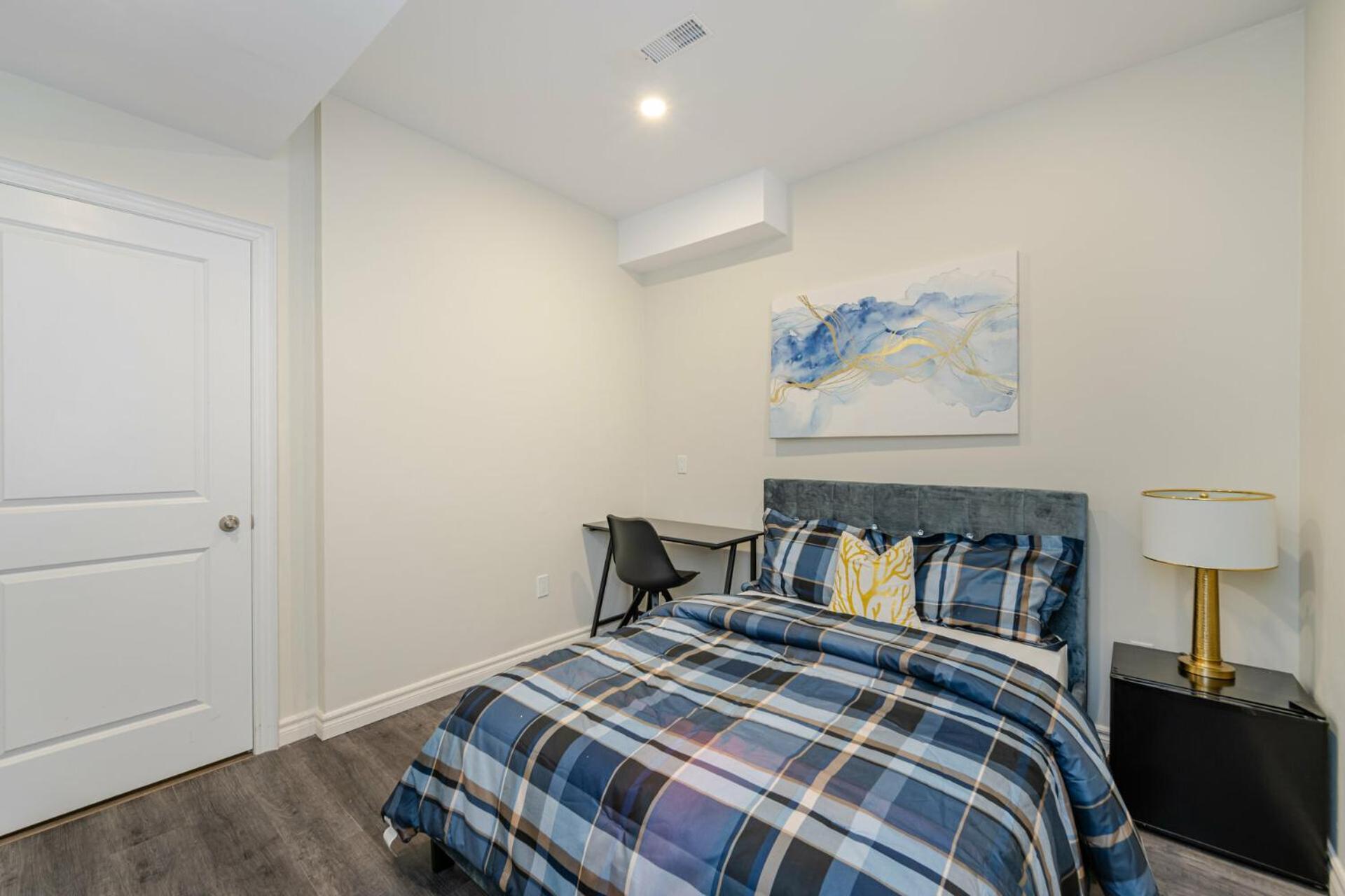 Private Basement Bedrooms In 오크빌 외부 사진